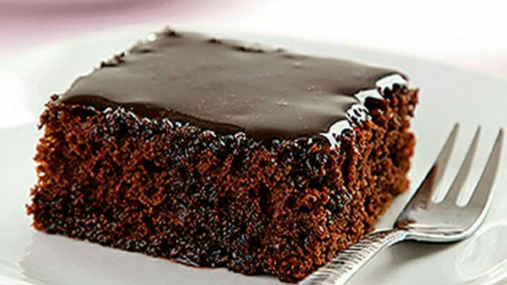 Aprenda a fazer o delicioso bolo Nega Maluca com cobertura crocante de chocolate