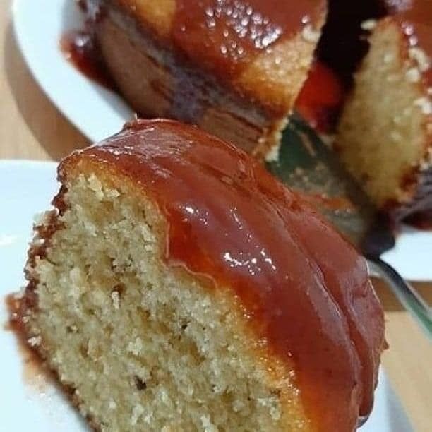 Bolo de Fubá com Calda de Goiabada